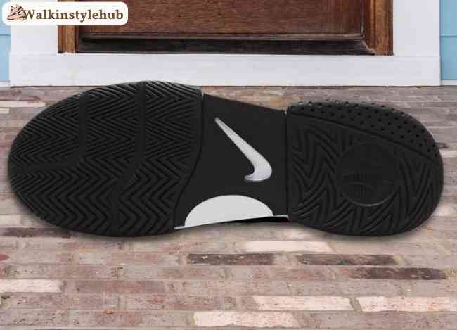 Nike Men's Tennis Shoe